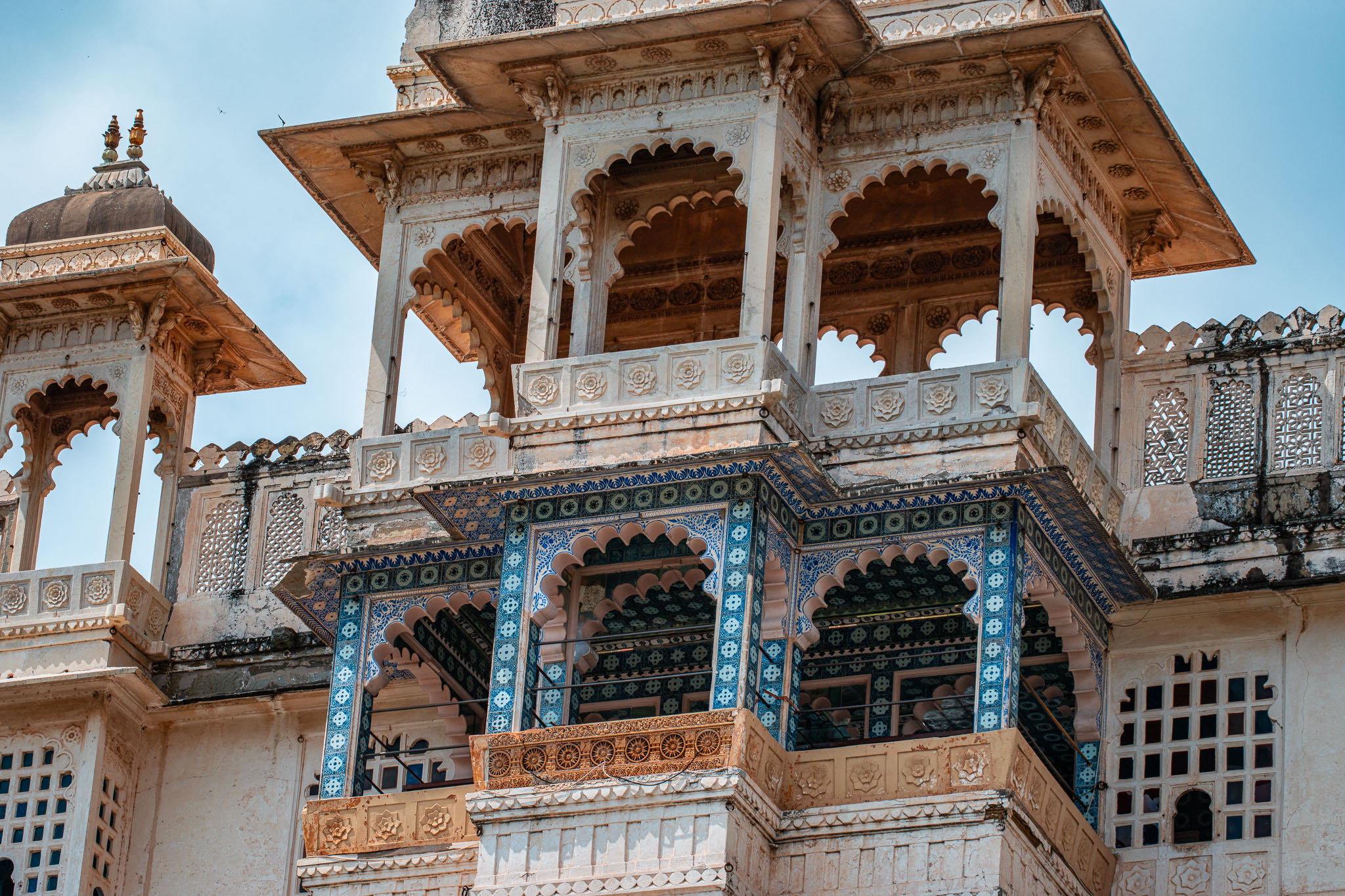 Decorative arches inside Udaipur City Palace highlighting heritage craftsmanship.